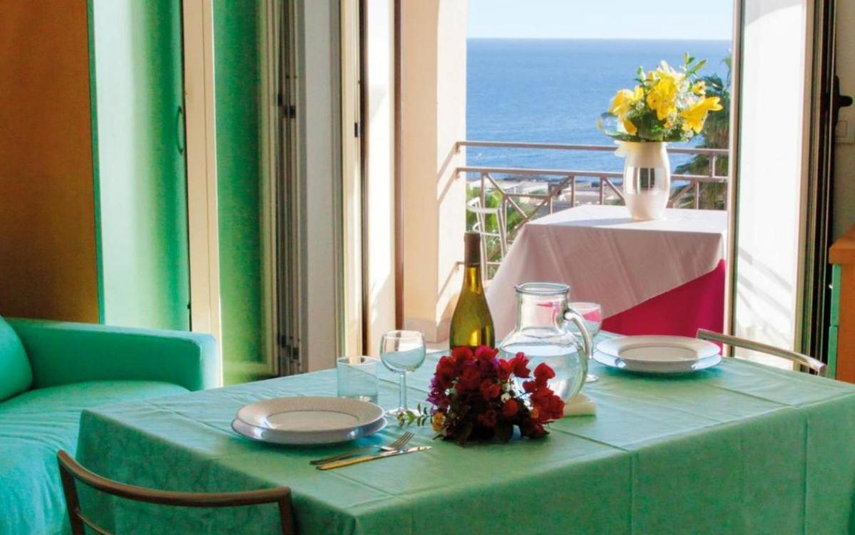 Oasi D'Oriente Aparthotel Santa Cesarea Terme Kültér fotó