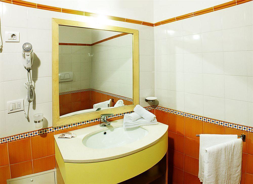 Oasi D'Oriente Aparthotel Santa Cesarea Terme Kültér fotó